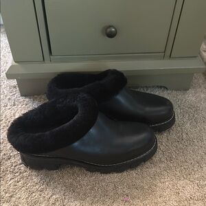 La Canadienne Shearling-Lined Slip-On Shoes